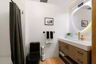 21 Wormwood St, Boston, MA 02210 - Photo 19