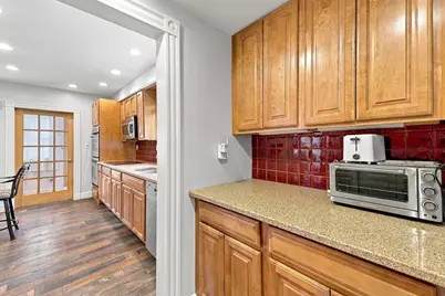 70 Hovey St, Watertown, MA 02472 - Photo 7