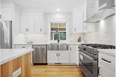 11 Lexington St, Burlington, MA 01803 - Photo 9