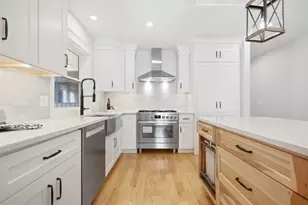 11 Lexington St, Burlington, MA 01803 - Photo 9