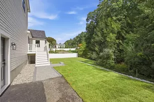 11 Lexington St, Burlington, MA 01803 - Photo 37