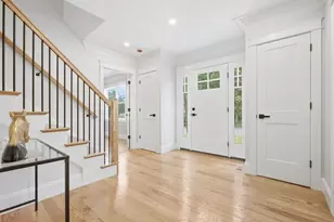 11 Lexington St, Burlington, MA 01803 - Photo 7