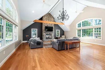44 Warren St, Georgetown, MA 01833 - Photo 9