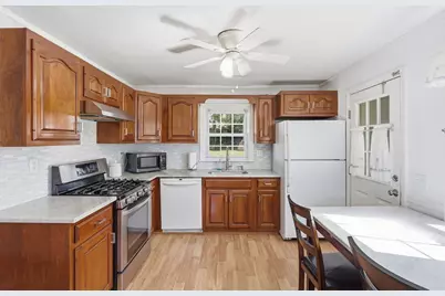 119 Beech St, Lowell, MA 01850 - Photo 5