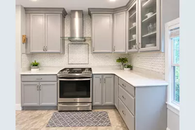10-12 Bradbury Ave, Medford, MA 02155 - Photo 11