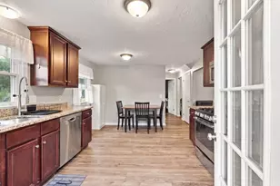 580 Crescent St, East Bridgewater, MA 02333 - Photo 5