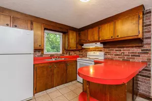 255 Pleasant St, Lunenburg, MA 01462 - Photo 3