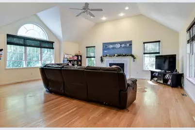 18 Pilgrim Rd, Ashland, MA 01721 - Photo 11
