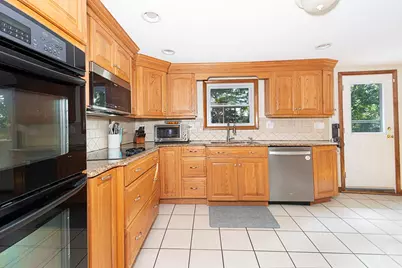 4 Carter Rd, Worcester, MA 01609 - Photo 9