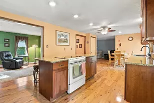 10 Flaxfield Rd, Dudley, MA 01571 - Photo 9