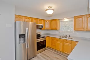 20 Lawrence Ave, South Hadley, MA 01075 - Photo 3