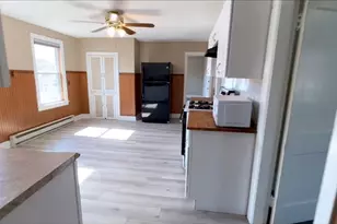 47 Edgewater Ave, Shrewsbury, MA 01545 - Photo 3