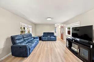 176 Lakeview St, Tewksbury, MA 01876 - Photo 5