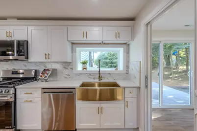 308 Laurel St, Bridgewater, MA 02324 - Photo 11