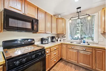 11 Garrity St, Chicopee, MA 01020 - Photo 9