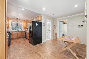 11 Garrity St, Chicopee, MA 01020 - Photo 11