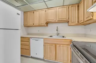 2353 Massachusetts, Cambridge, MA 02140 - Photo 9