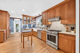 33 Union St, North Andover, MA 01845 - Photo 1