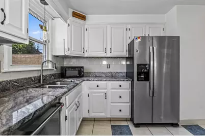 21 Cardosi Ct, Pawtucket, RI 02861 - Photo 5