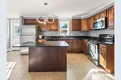 23 Snell St, Sturbridge, MA 01518 - Photo 1