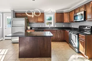23 Snell St, Sturbridge, MA 01518 - Photo 1