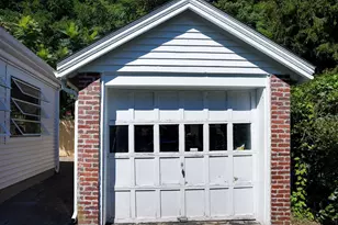 4 Parkway Rd, Medford, MA 02155 - Photo 37