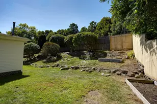4 Parkway Rd, Medford, MA 02155 - Photo 37