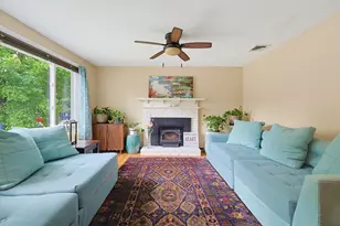 27 Country Club Dr, Westfield, MA 01085 - Photo 9