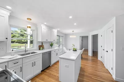 8 Lantern Ln, Shrewsbury, MA 01545 - Photo 3