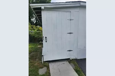 37 Barclay  Street, Lowell, MA 01851 - Photo 9