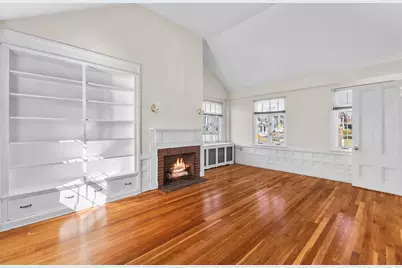 1646 Centre St, Boston, MA 02132 - Photo 23