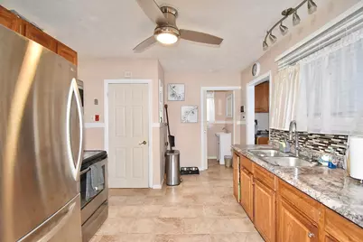 1245 Bay St, Springfield, MA 01109 - Photo 9