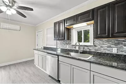 132 Gilbert Ave, Springfield, MA 01119 - Photo 9