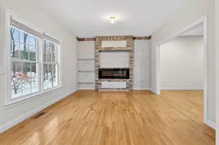 1 Knowlton Cir, Upton, MA 01568 - Photo 5