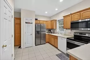 1 Knowlton Cir, Upton, MA 01568 - Photo 7