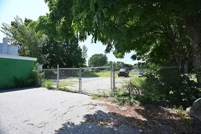 360 Mammoth Rd, Lowell, MA 01854 - Photo 5