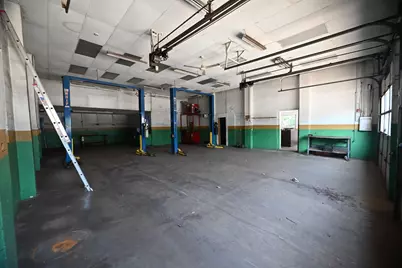360 Mammoth Rd, Lowell, MA 01854 - Photo 13