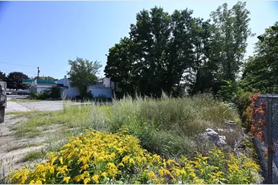 360 Mammoth Rd, Lowell, MA 01854 - Photo 7