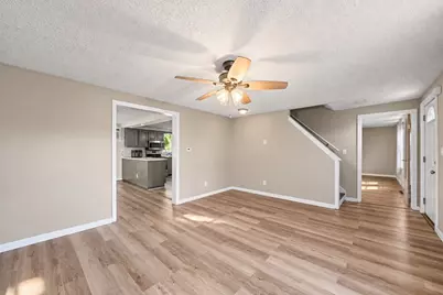 57 Ruskin St, Chicopee, MA 01020 - Photo 9