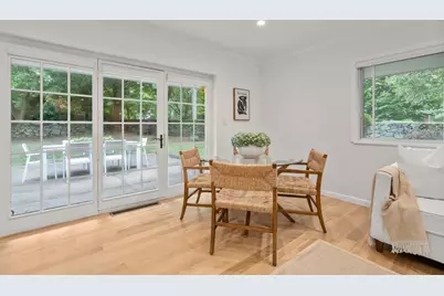 18 Chestnut Pl, Brookline, MA 02445 - Photo 7