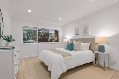 18 Chestnut Pl, Brookline, MA 02445 - Photo 9