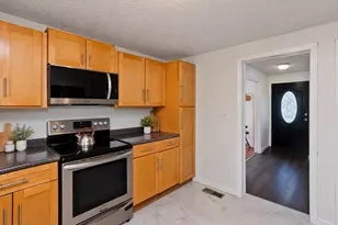 23 Jenness St, Springfield, MA 01104 - Photo 3