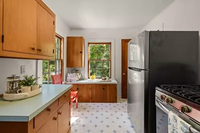 89 F R Lillie, Falmouth, MA 02543 - Photo 3