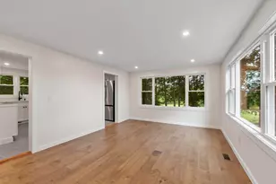 186 Pleasant St, Lunenburg, MA 01462 - Photo 7