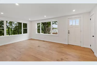 186 Pleasant St, Lunenburg, MA 01462 - Photo 9