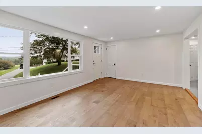 186 Pleasant St, Lunenburg, MA 01462 - Photo 11