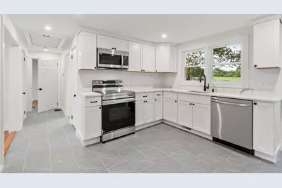 186 Pleasant St, Lunenburg, MA 01462 - Photo 13