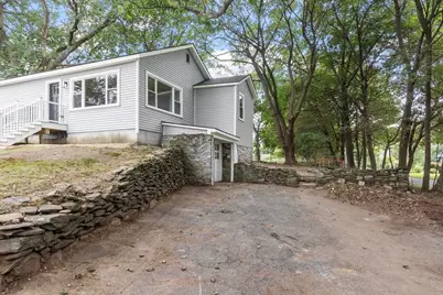 186 Pleasant St, Lunenburg, MA 01462 - Photo 3