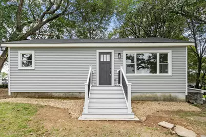 186 Pleasant St, Lunenburg, MA 01462 - Photo 1