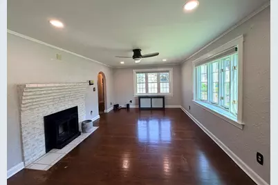 860 Pleasant St, Worcester, MA 01602 - Photo 5